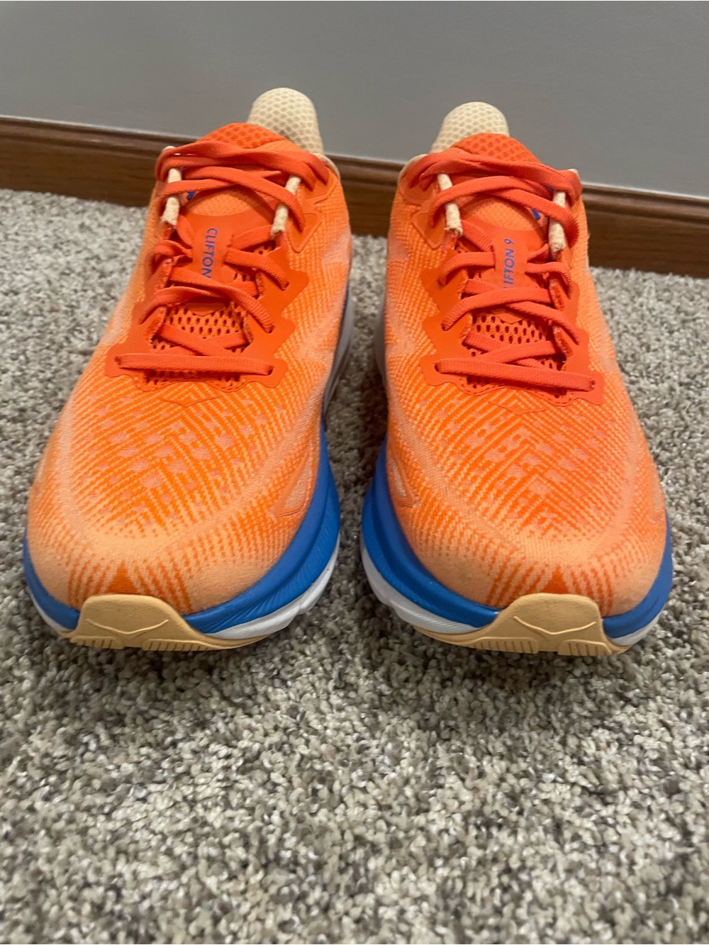 HOKA Clifton 9 men’s size 10.5 - Picture 3 of 8